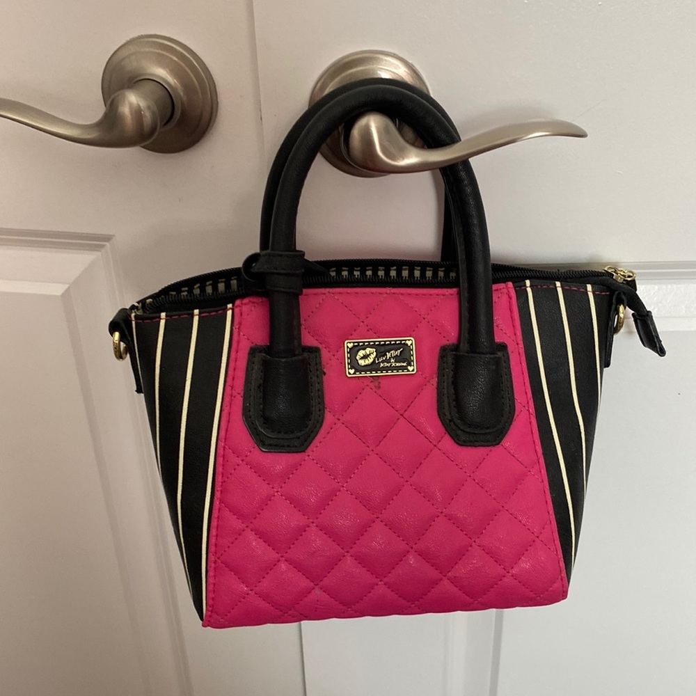 Cute little carrying bag/ makeup bag